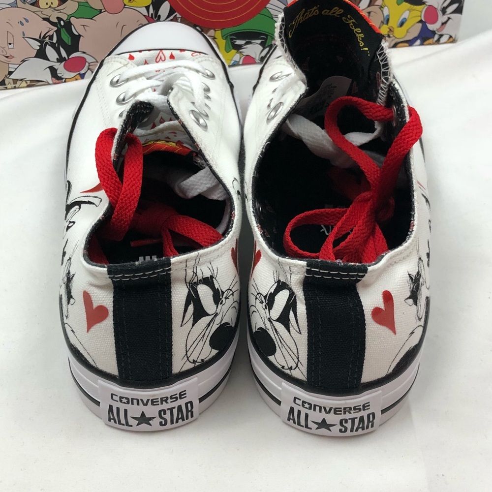Converse Low Top Chuck Taylor Looney Tunes Shoes - Picture 4 of 6